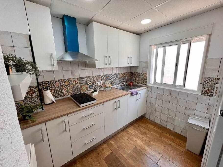 Novelda Centro Habitaciones Con Bano Privado Y Compartido , Cocina Y Terraza Exterior foto